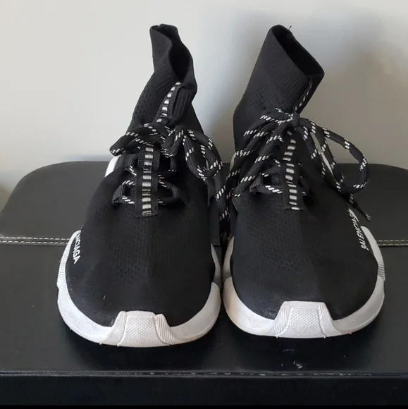 Sneakers - Picture 2 of 5